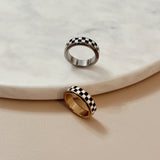 Spinning Checkered Band